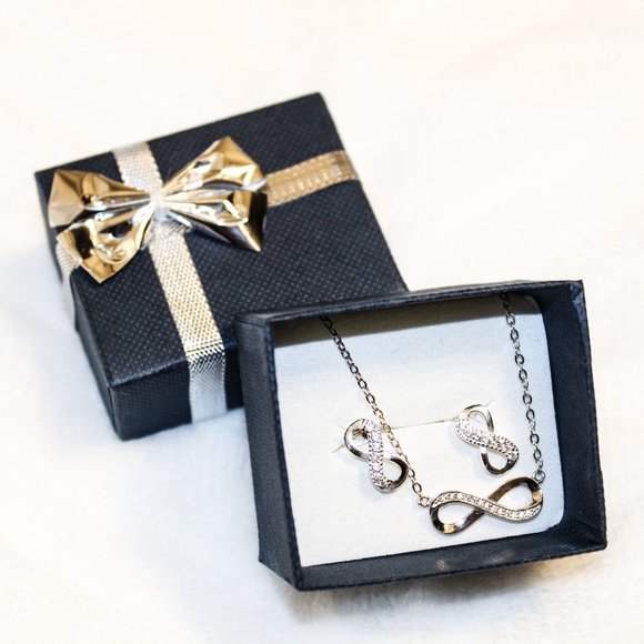 Jewelry - NWOT Sterling silver infinity set